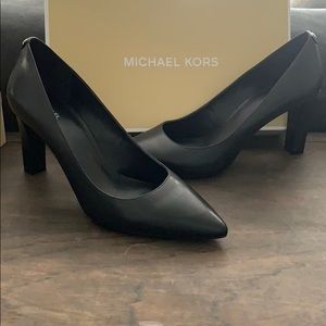 Micheal Kors - Size 10 - Abbi Flex Pump